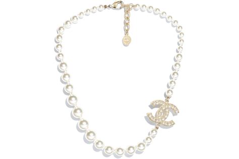 chanel glass pearls cc necklace gold/pearly white|Chanel pearl necklace retail price.